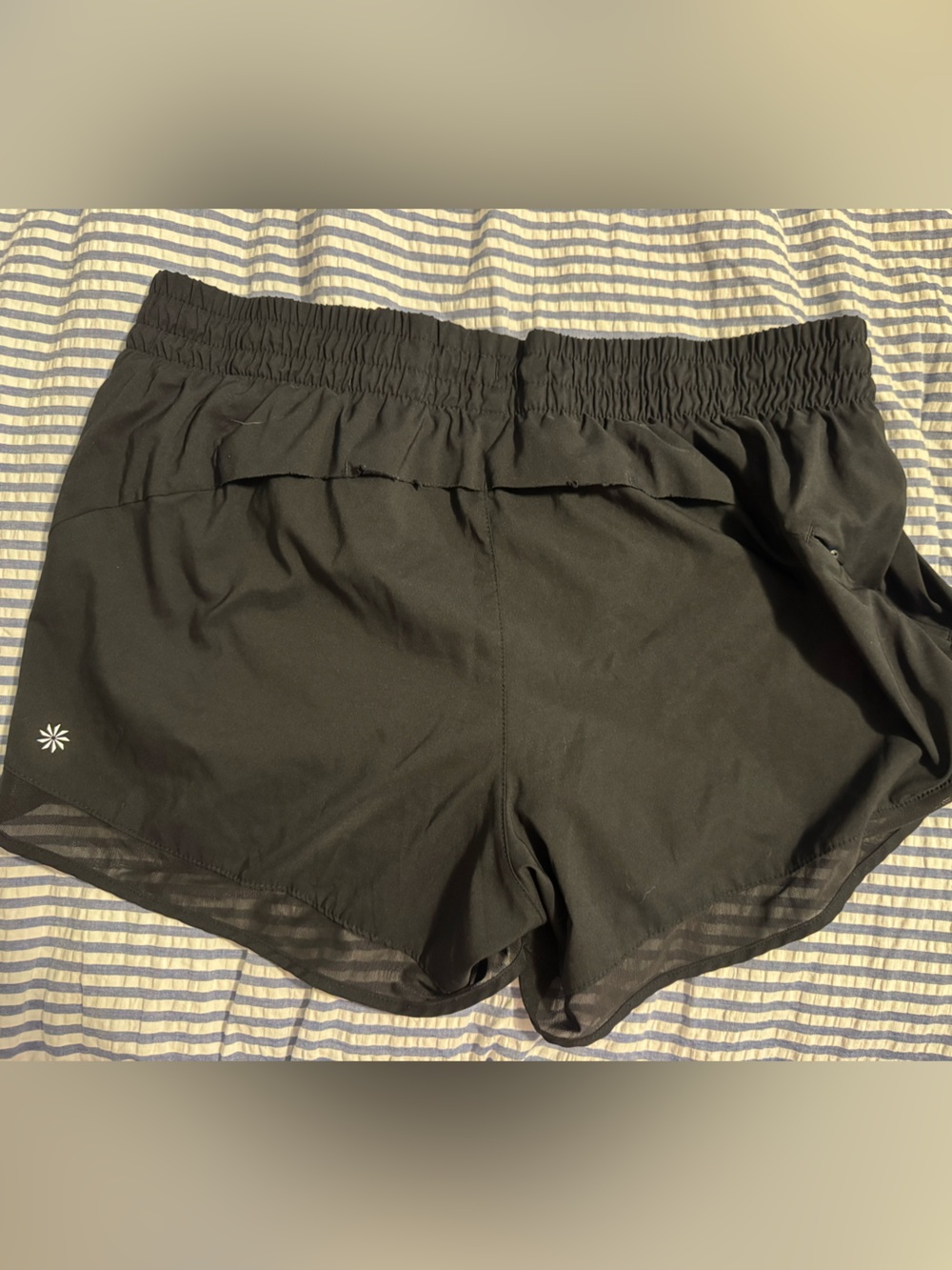 Athleta Mesh Racer Run Mid Rise 4" Short - Picture 4 of 5